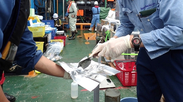 表層型メタンハイドレート調査写真