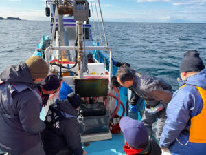 水中ドローンの操作研修と漁礁の調査